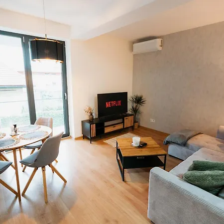 Kmetova - Free Private Parking Apartment Košice