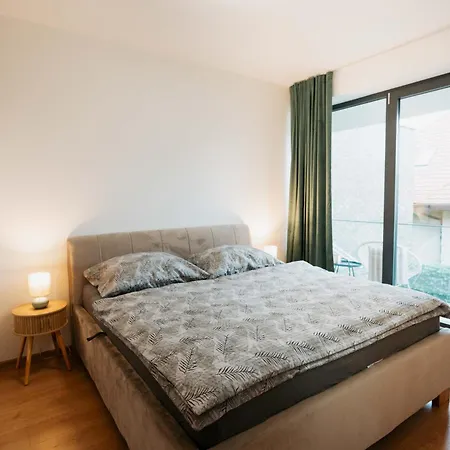 Kmetova - Free Private Parking Apartment *