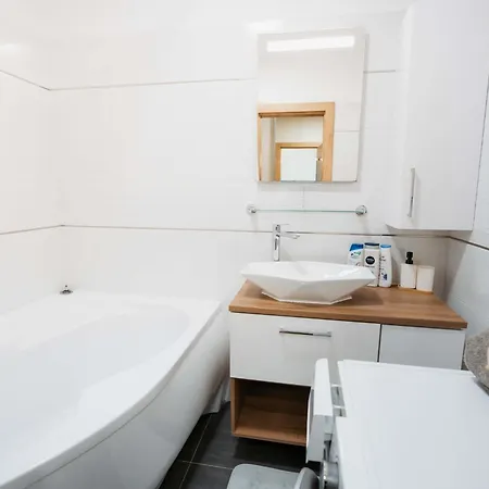 Kmetova - Free Private Parking Apartment *