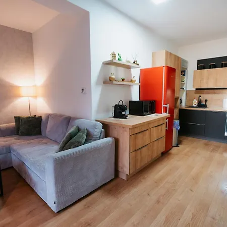 Kmetova - Free Private Parking Apartment *